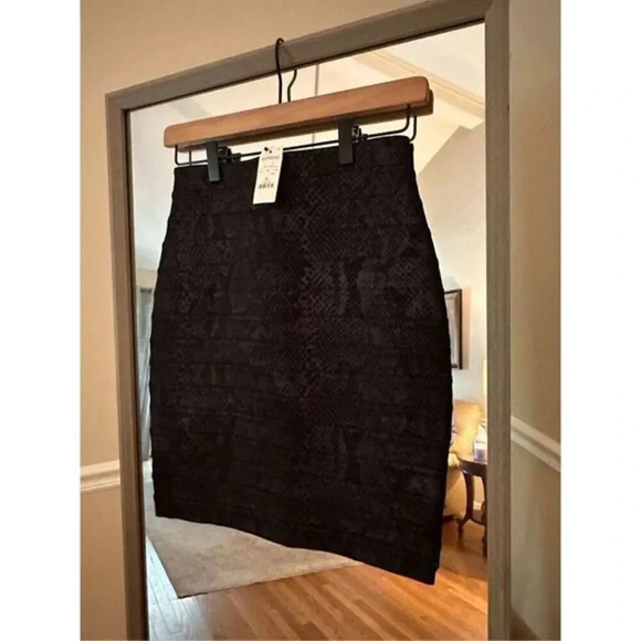 Express NWT Size 00 Bondage Skirt Black - Picture 2 of 8